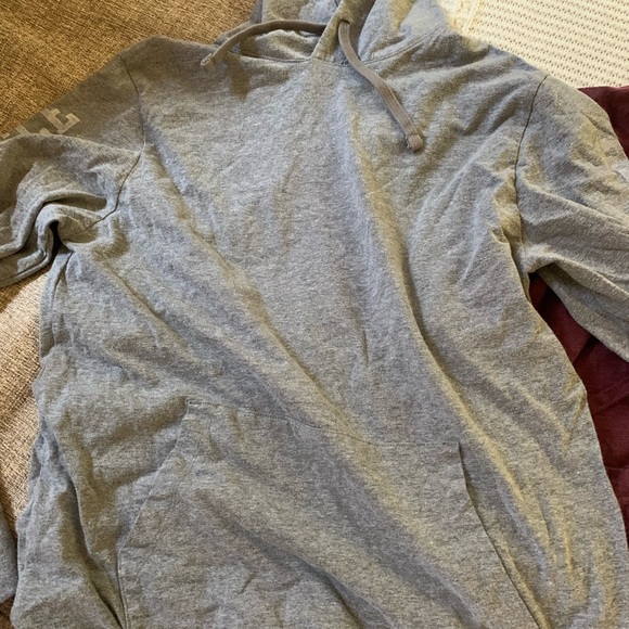 Boys AE thin hooded long sleeve T-shirts! - Picture 1 of 2